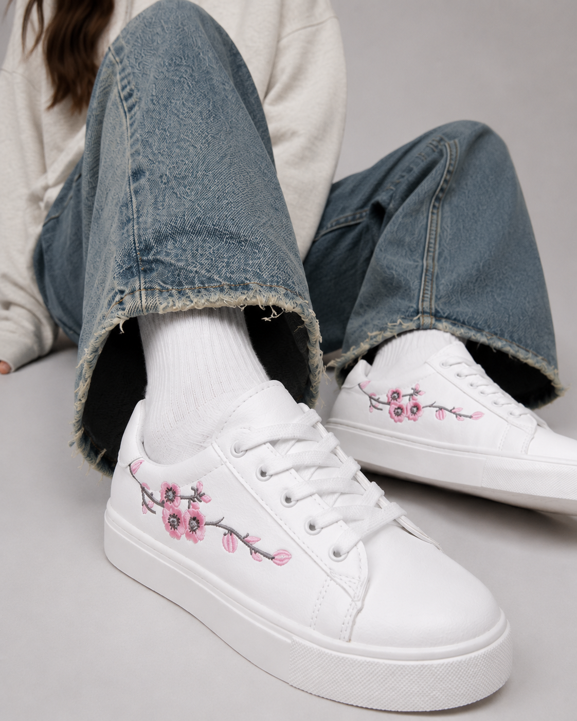 Women's Low Top Casual Sneakers – Minimalist Lace Up Everyday Fashion Walking Shoes